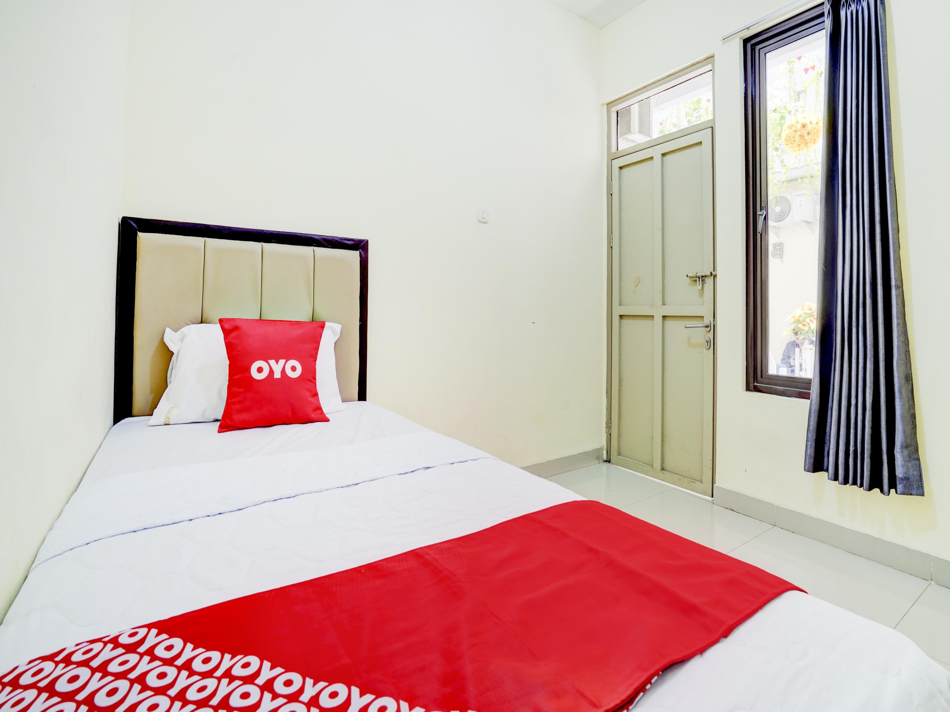 Готель Oyo 90052 Star House Чиребон Екстер'єр фото