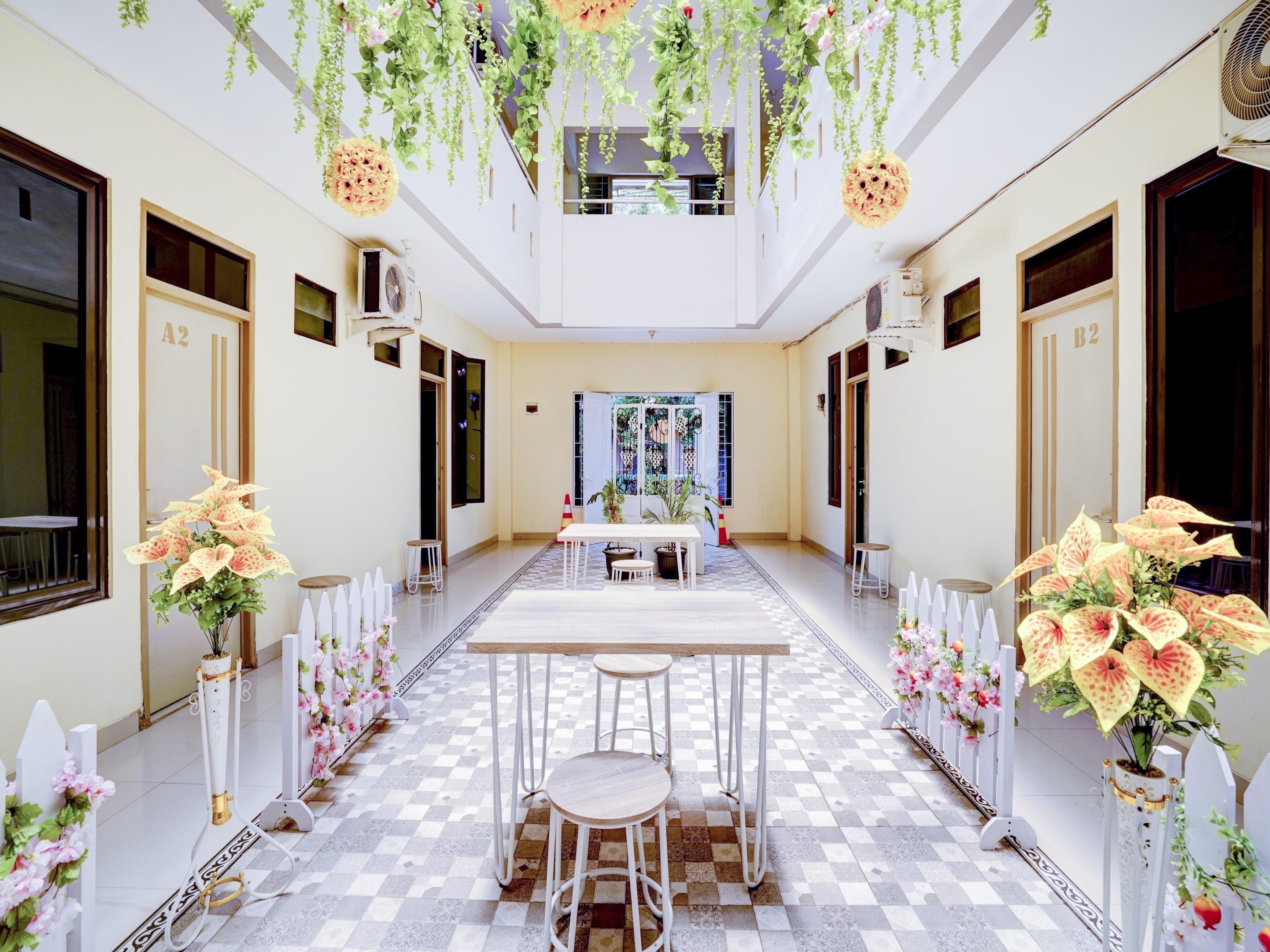 Готель Oyo 90052 Star House Чиребон Екстер'єр фото